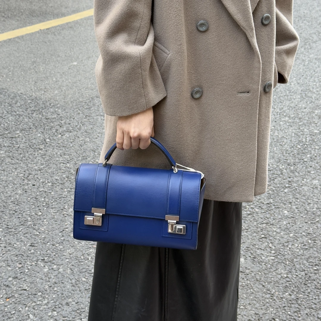 95新 MOYNAT/摩奈 摩奈蓝色银扣医生包斜挎包