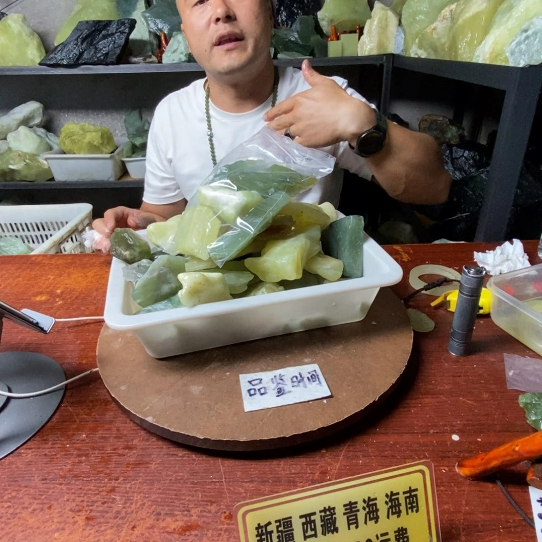 蛇纹石玉未镶嵌岫玉鱼缸石随机发