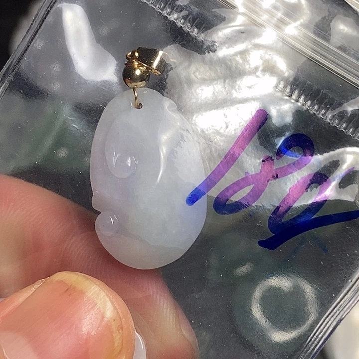 翡翠未镶嵌颈饰如意