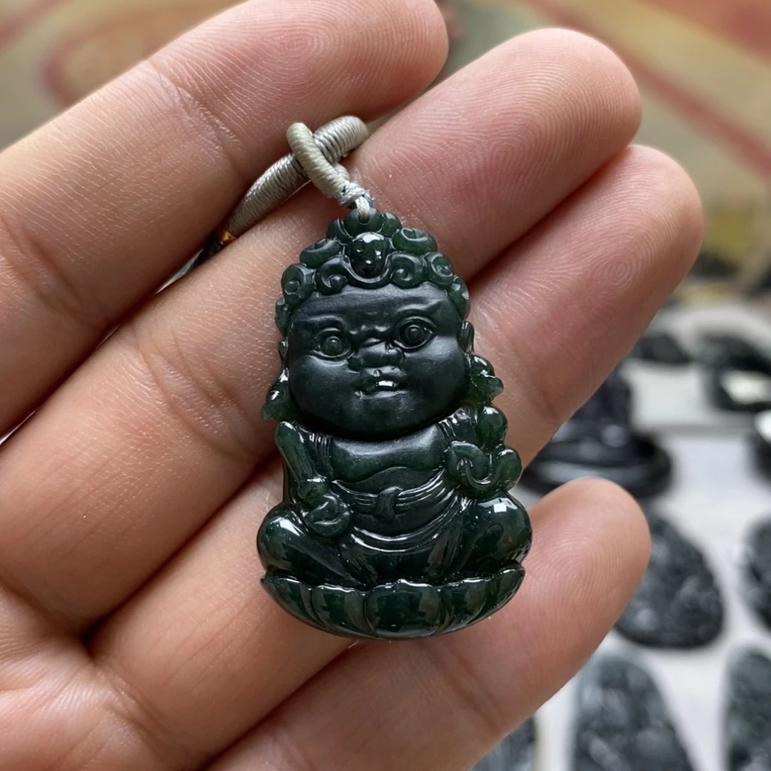 翡翠未镶嵌颈饰不动
