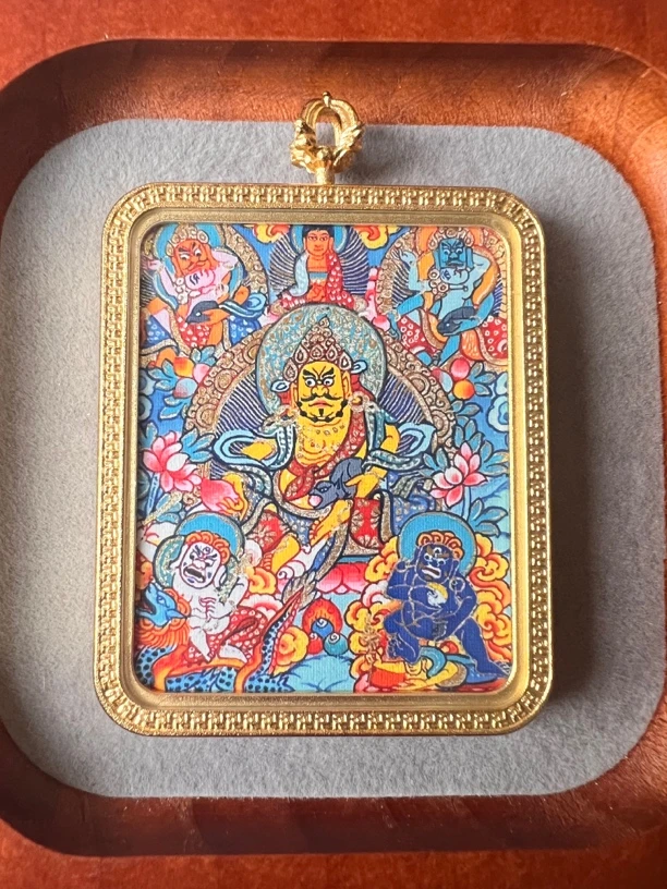 钛钢吊坠 手绘描金五路黄财神唐卡钛钢项链吊坠