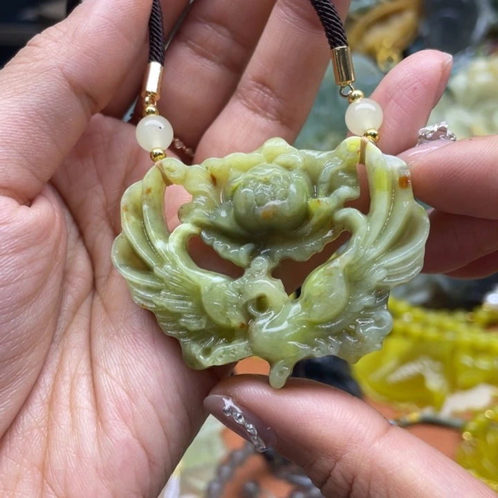 蛇纹石玉未镶嵌吊坠