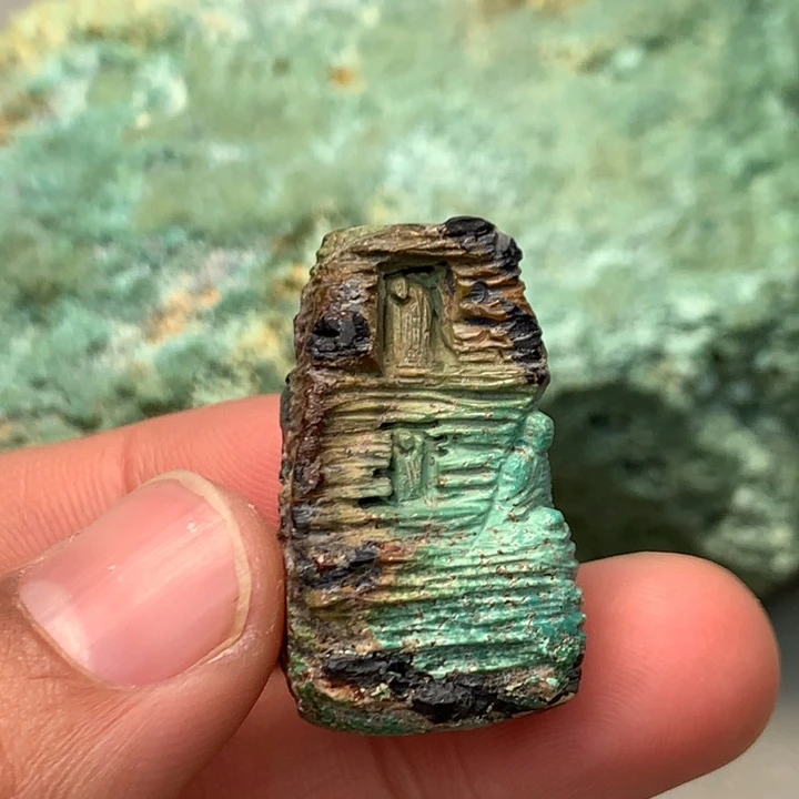 绿松石未镶嵌颈饰