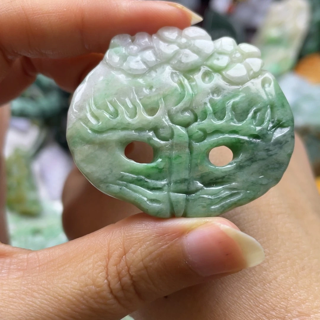 翡翠颈饰未镶嵌牌子