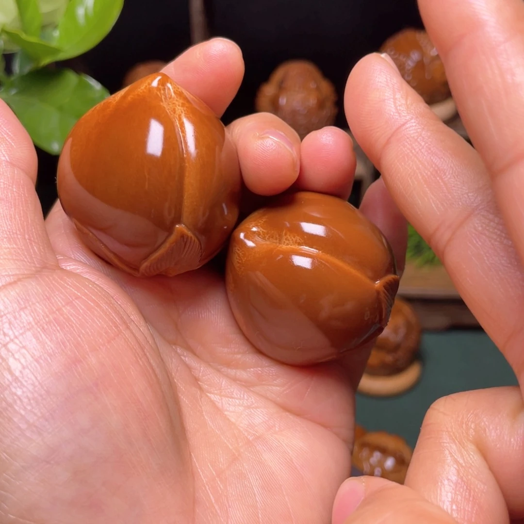 把件橄榄核寿桃37一对