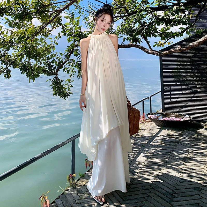 国风无袖挂脖连衣裙高级感夏季海边拍照绝美度假长裙子