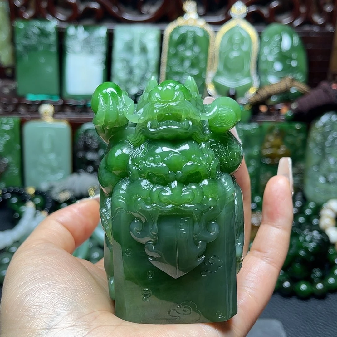 我***帝和田玉未镶嵌颈饰