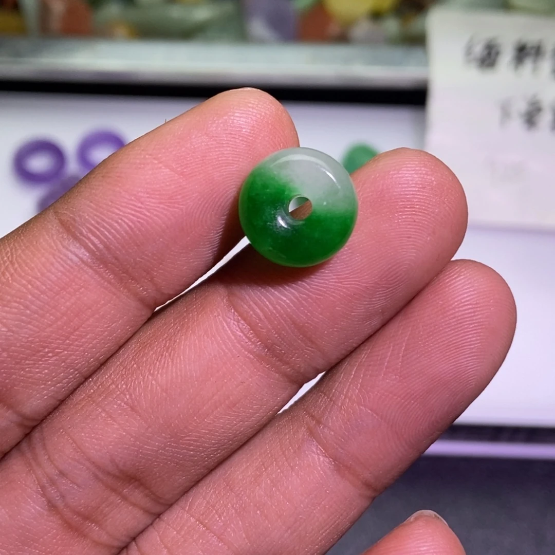 翡翠未镶嵌颈饰吊坠