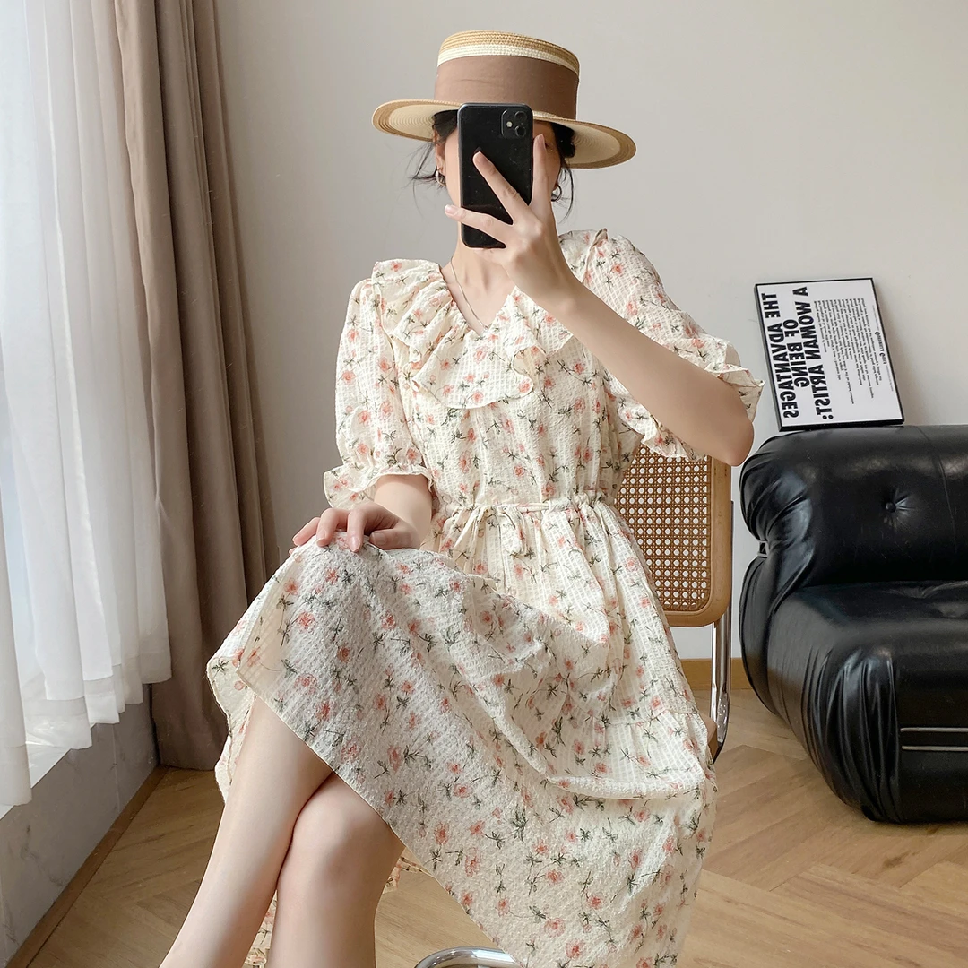DUCURNO法式复古碎花连衣裙女夏季2025新款度假风收腰显瘦V领裙子
