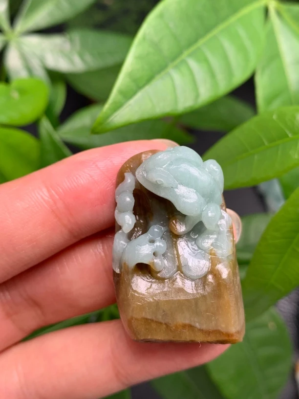 天然缅甸翡翠A货毛货特色三脚金蟾