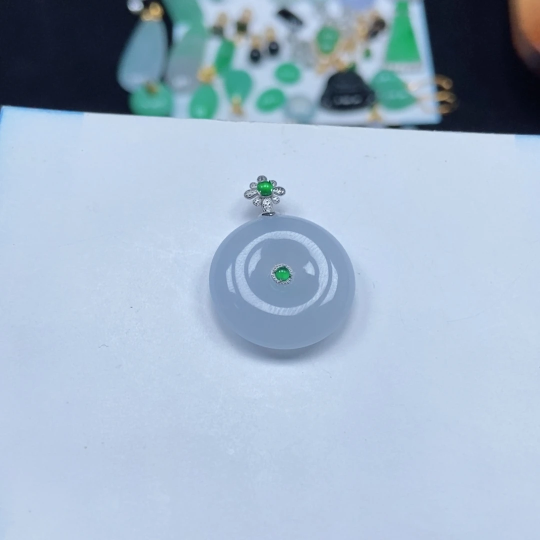 呵***黄颈饰未镶嵌翡翠平安扣