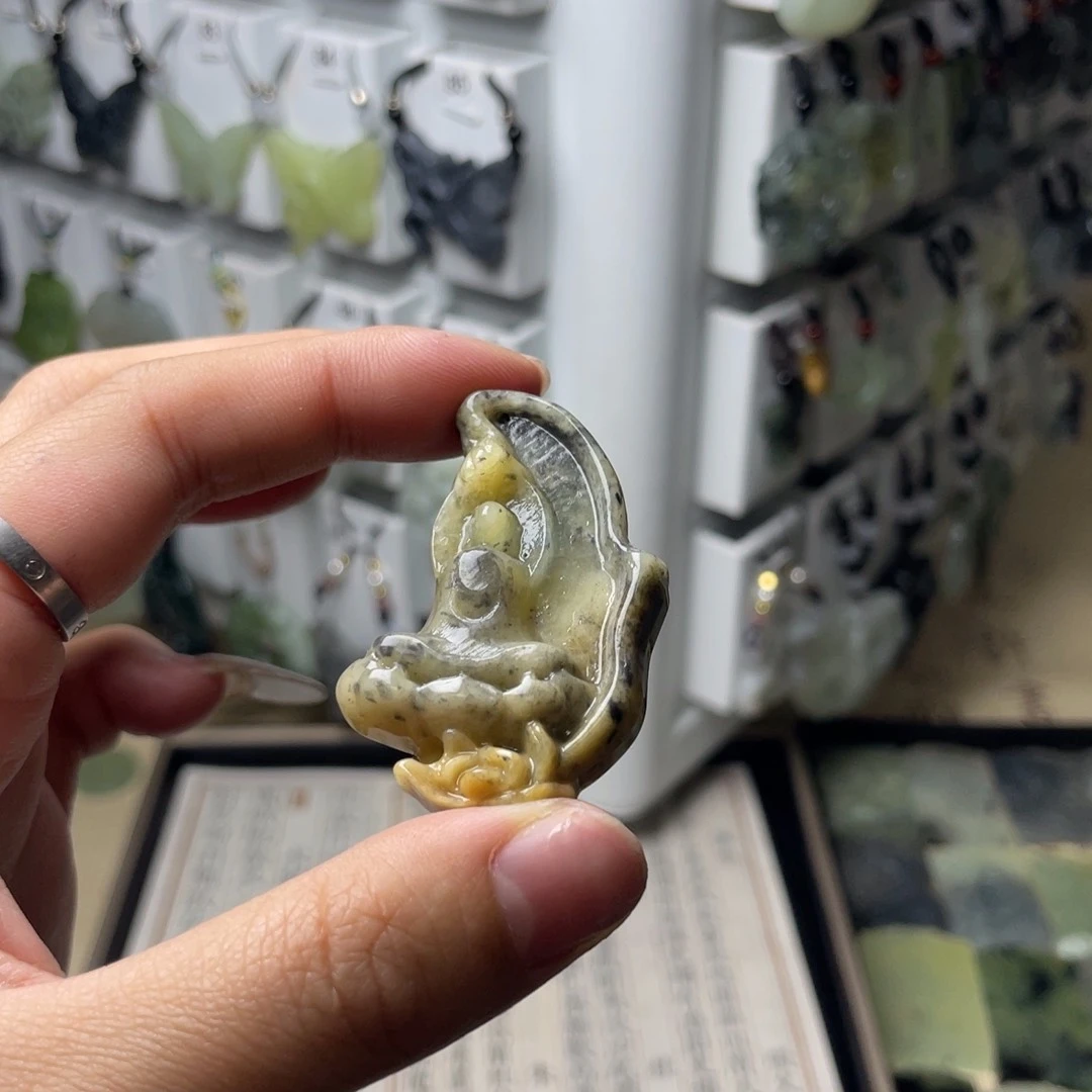 岫玉颈饰未镶嵌阿*佛