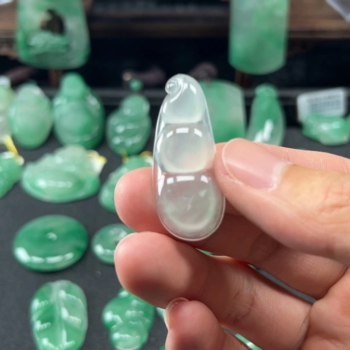 石英质玉颈饰未镶嵌