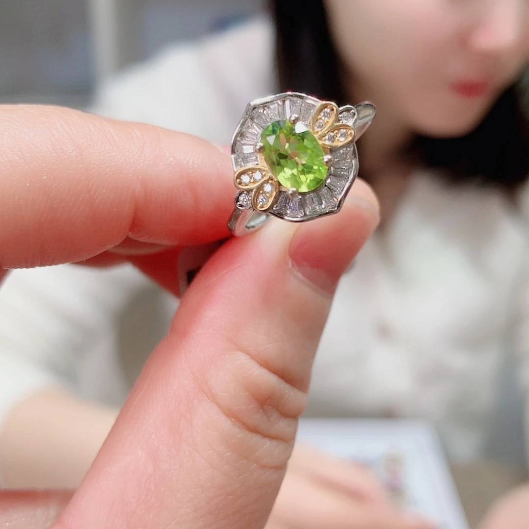 橄榄石戒指银S925镶嵌未*央