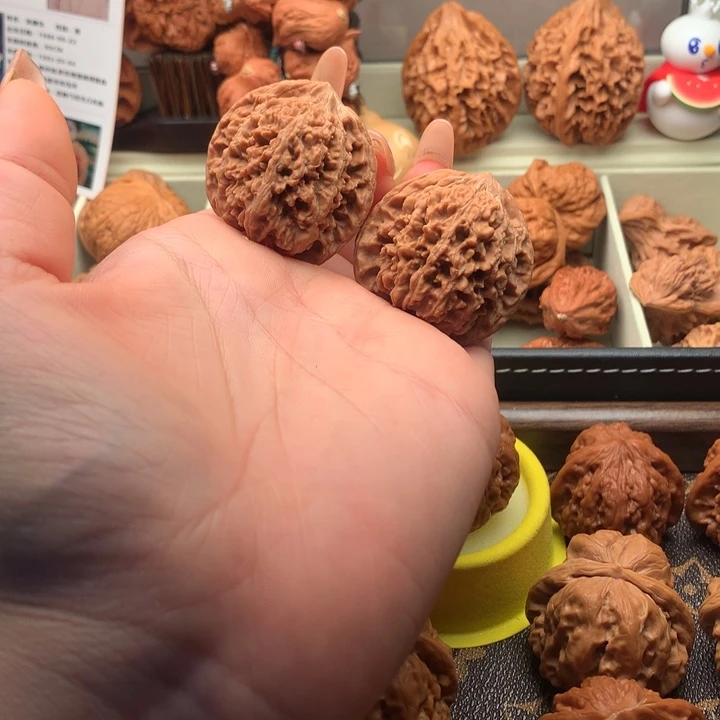 桃核吊坠38加全品满天星不退换