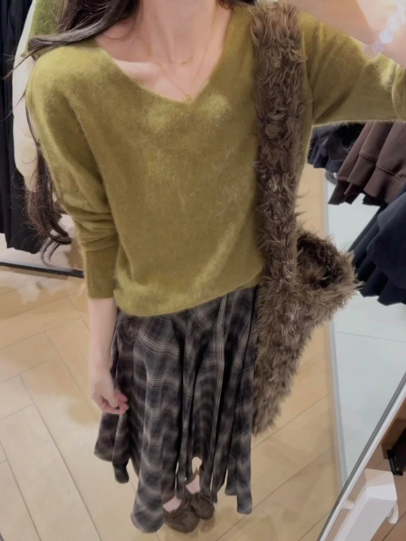 秋冬微胖mm复古绿色V领套头毛衣女高级感时尚洋气休闲百搭针织衫