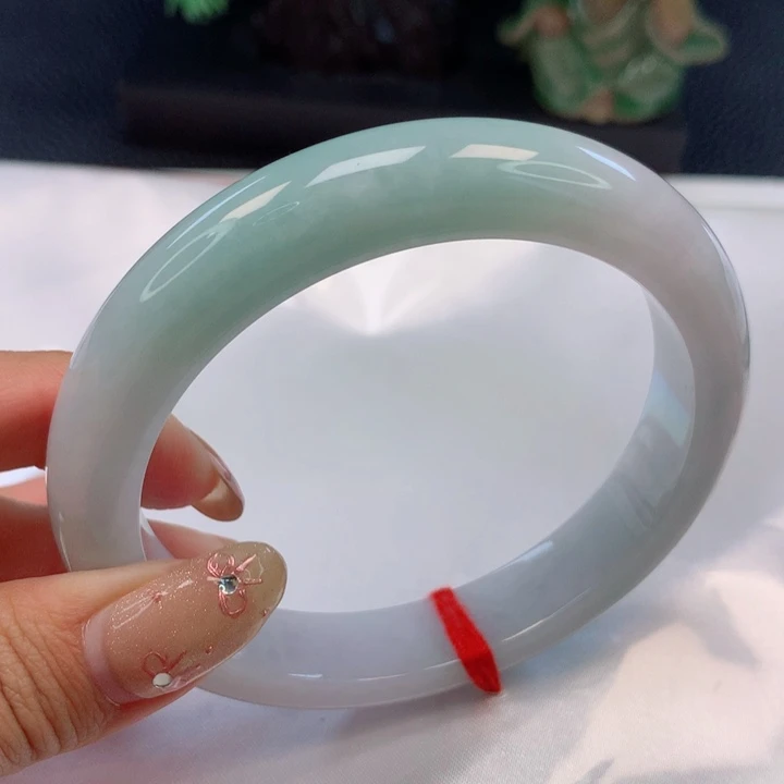 翡翠手镯未镶嵌L****r64圈