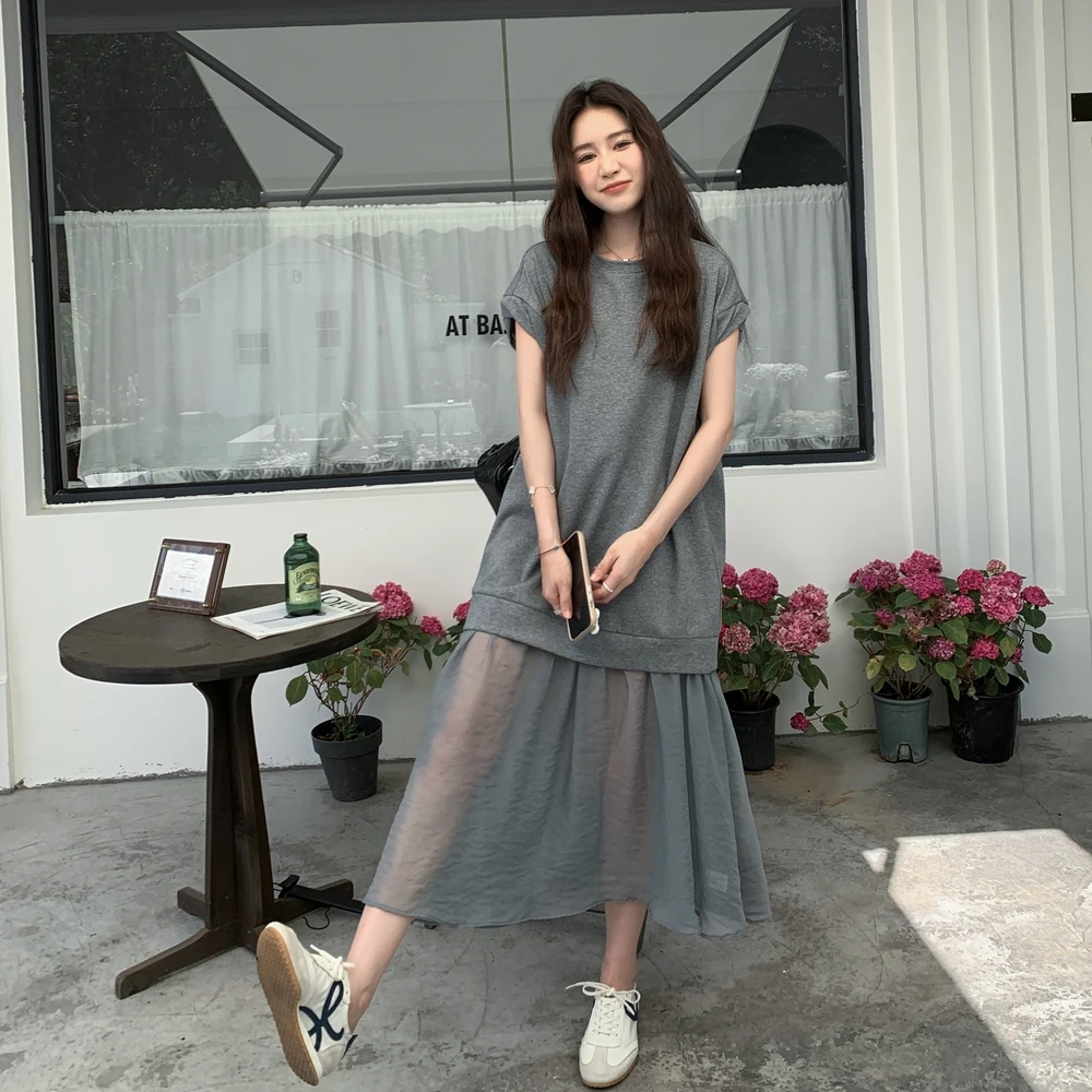灰色慵懒风网纱拼接连衣裙女2025夏季新款休闲宽松气质减龄T恤裙
