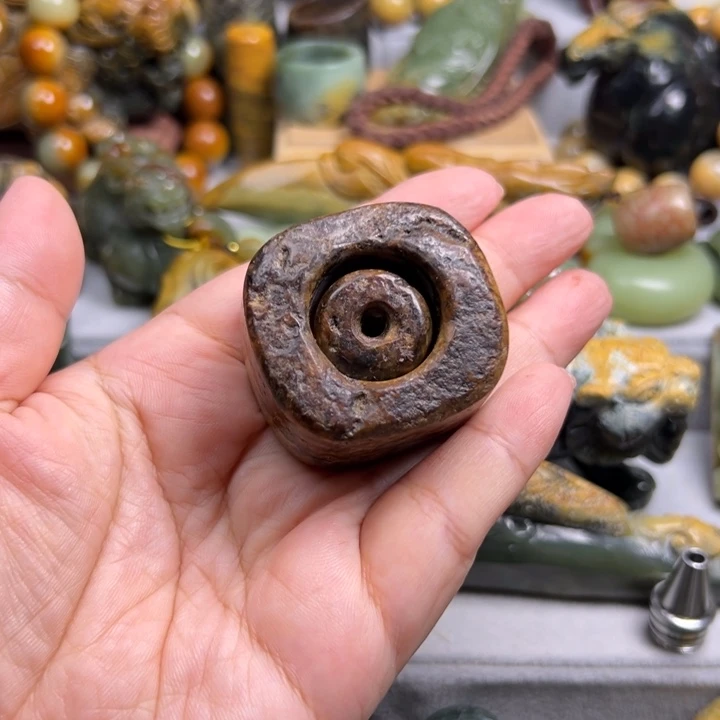 未镶嵌岫岩河磨玉(透闪石质玉)把件