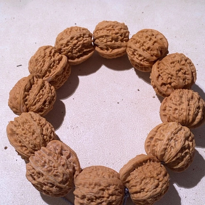 手串文玩核桃白狮子…………1