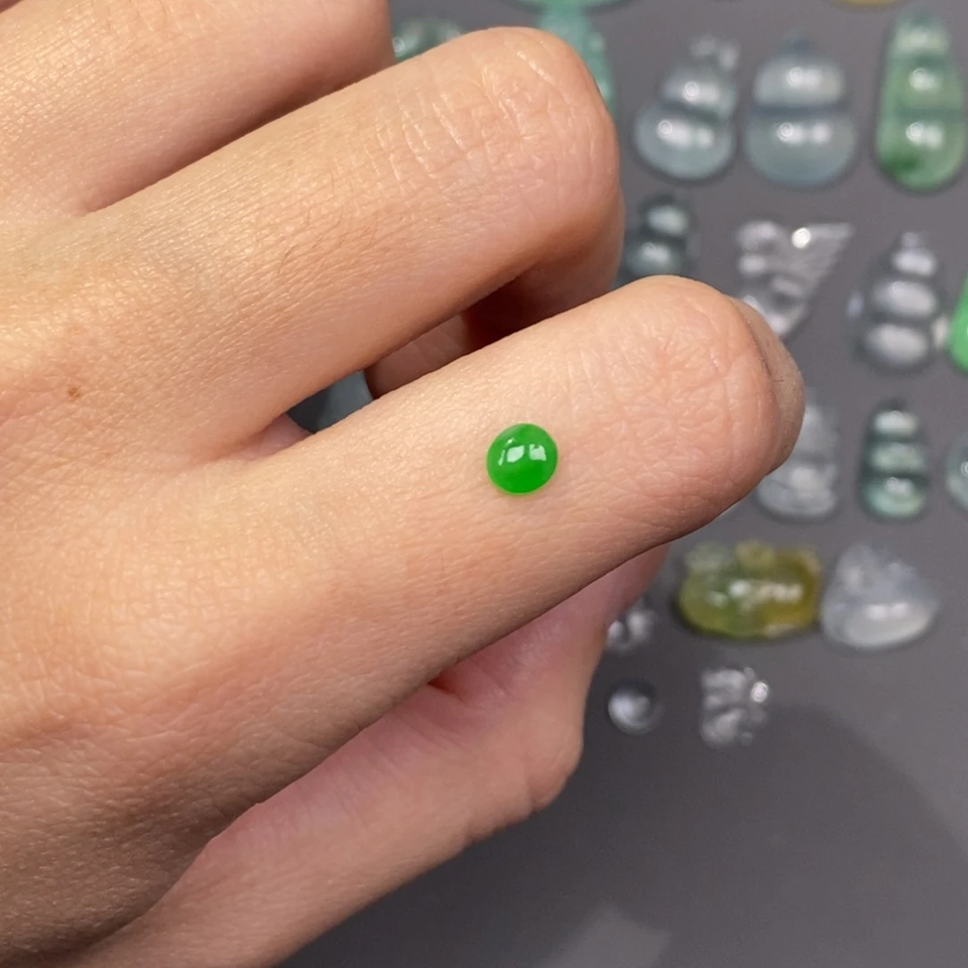 六***月翡翠未镶嵌颈饰翡翠