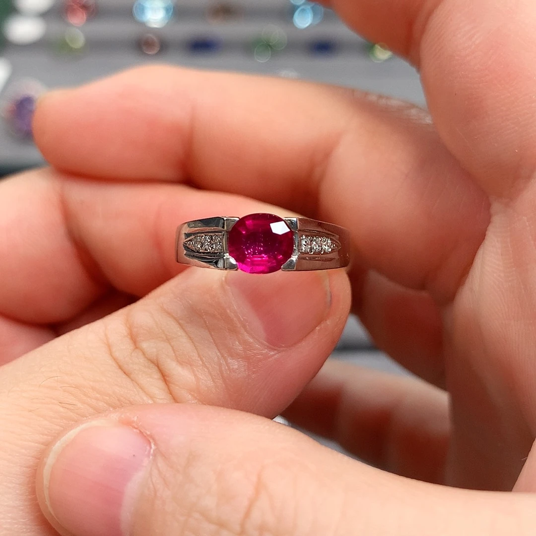 铂Pt900镶嵌戒指红宝石