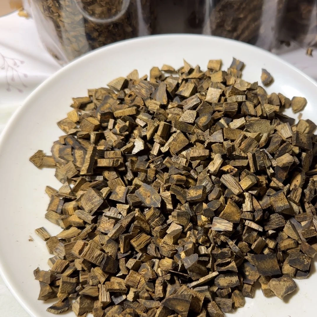 侯***瑞沉香沉香碎屑张勺子202克