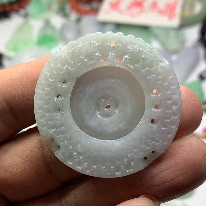 翡翠未镶嵌吊坠(赠链)