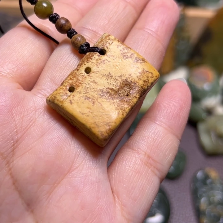 岫岩河磨玉（透闪石质玉）未镶嵌颈饰