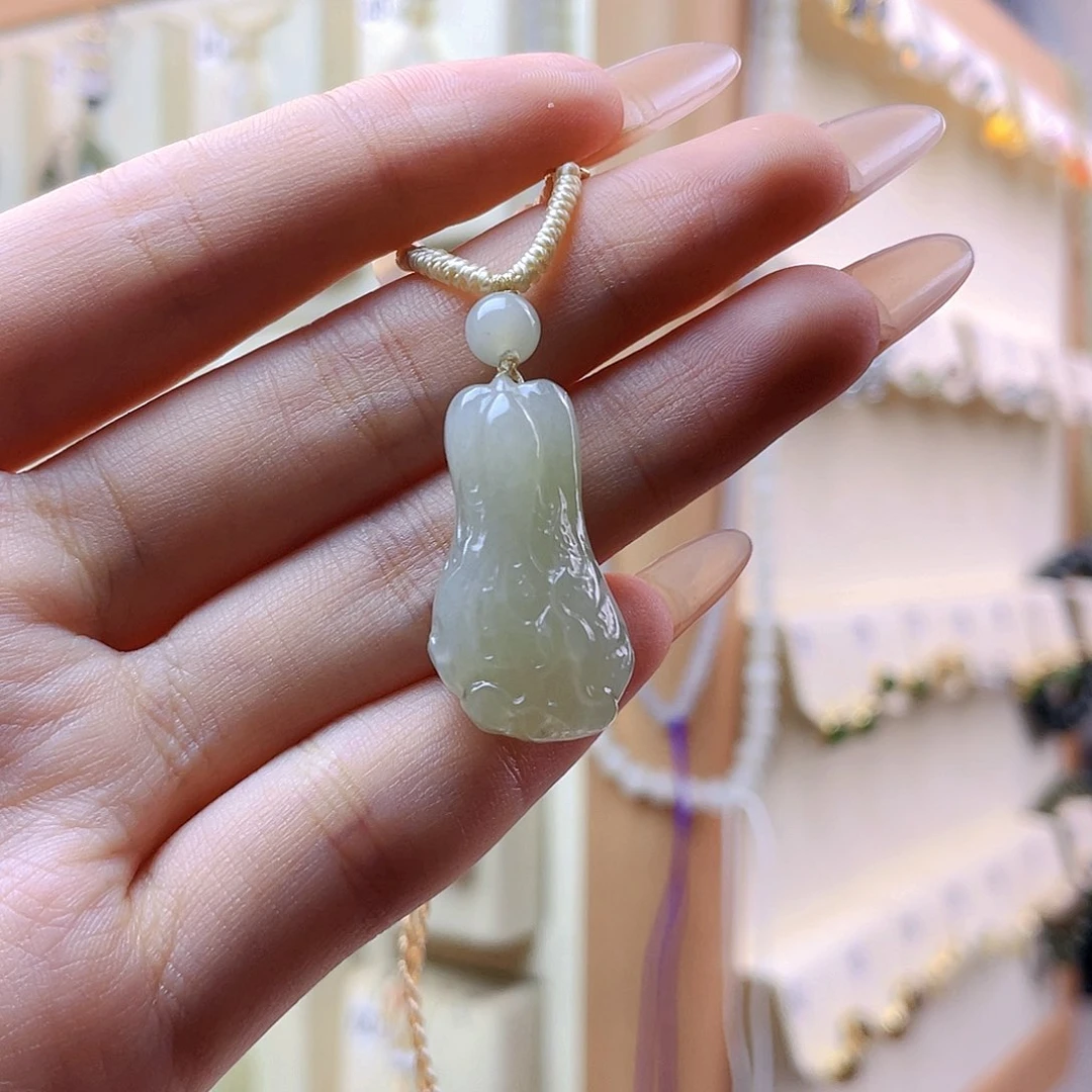 和田玉未镶嵌吊坠(赠链)