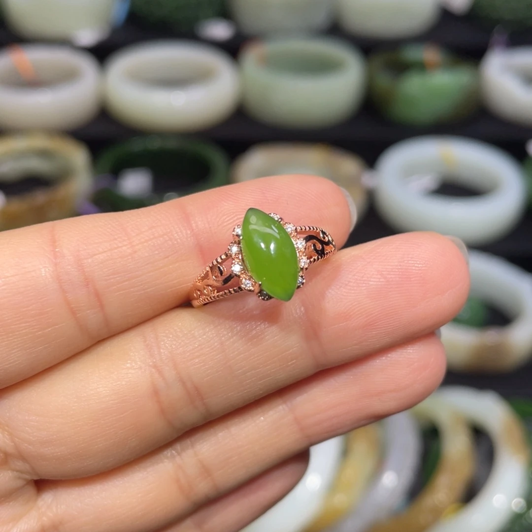 未镶嵌戒指和田玉