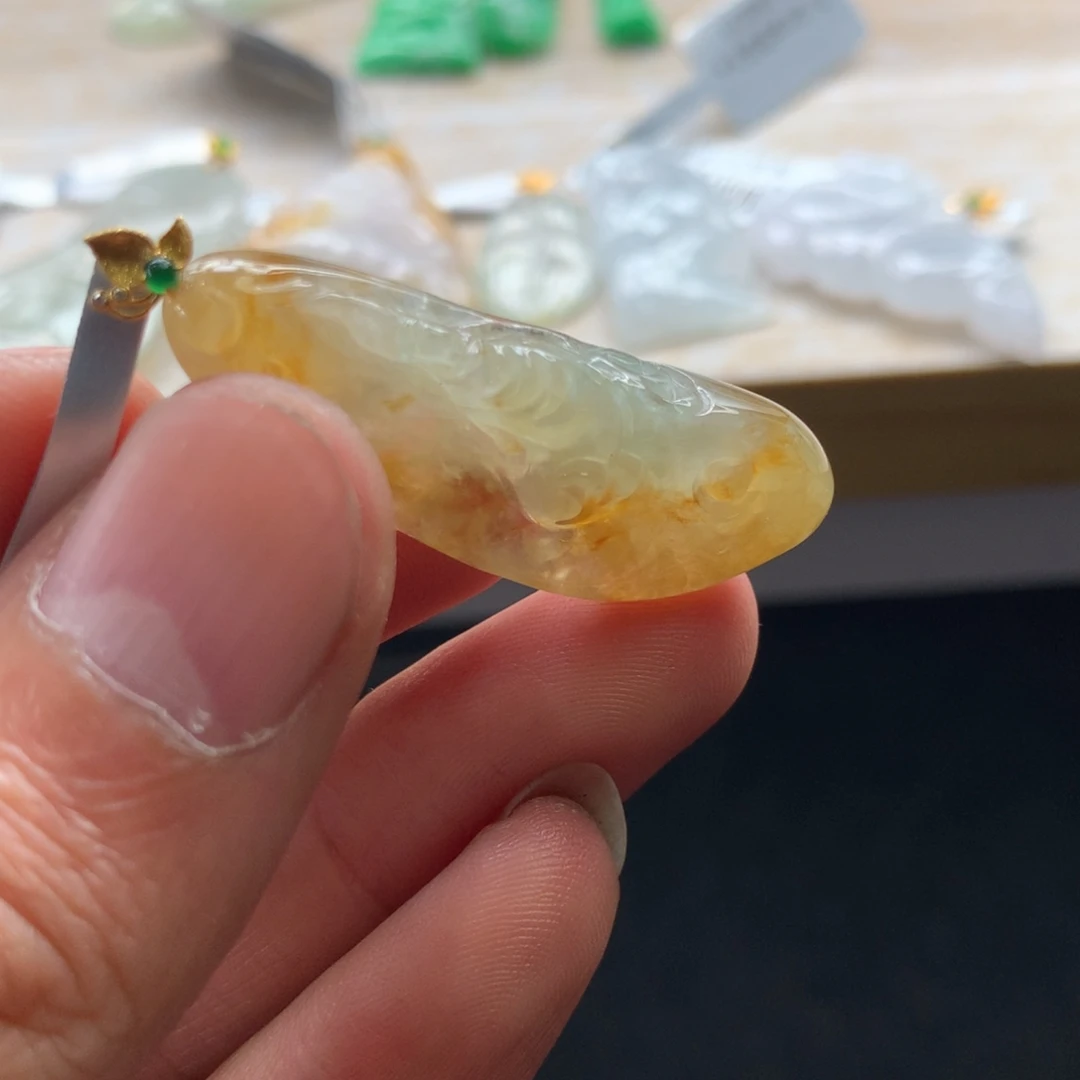 翡翠未镶嵌颈饰吊坠