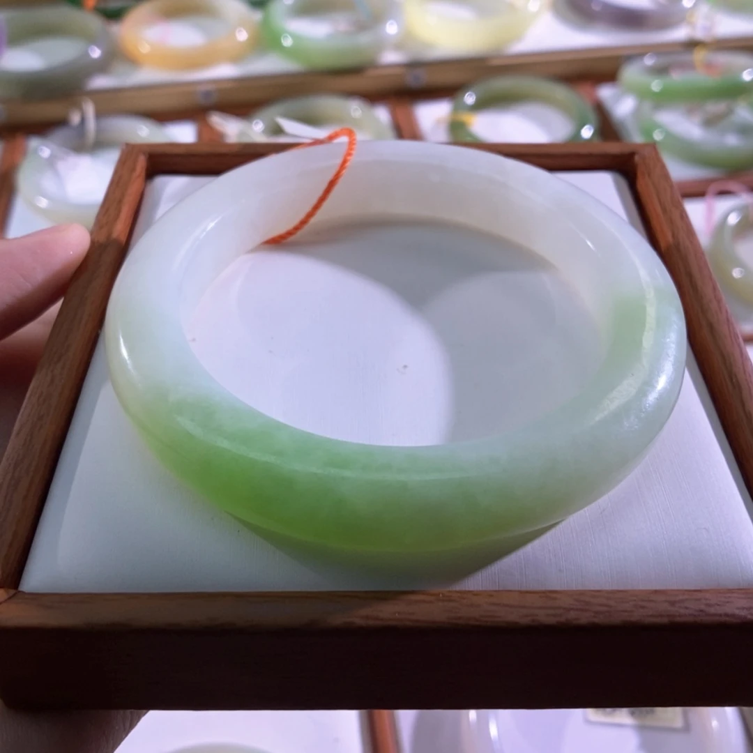 【闪购商品】未镶嵌手镯和田玉（翠青玉）