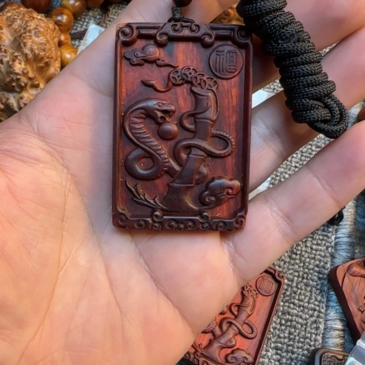 檀香紫檀（小叶紫檀）盘**记牌子手把件