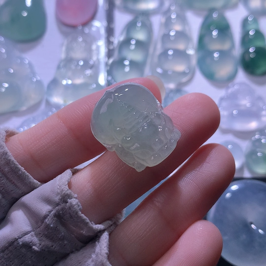 翡翠未镶嵌颈饰貔貅
