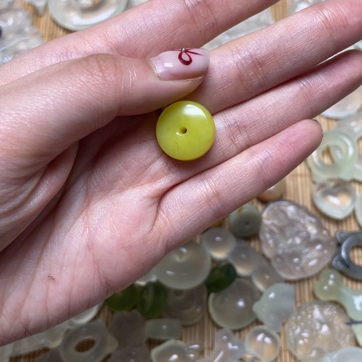 蛇纹石玉颈饰未镶嵌小*