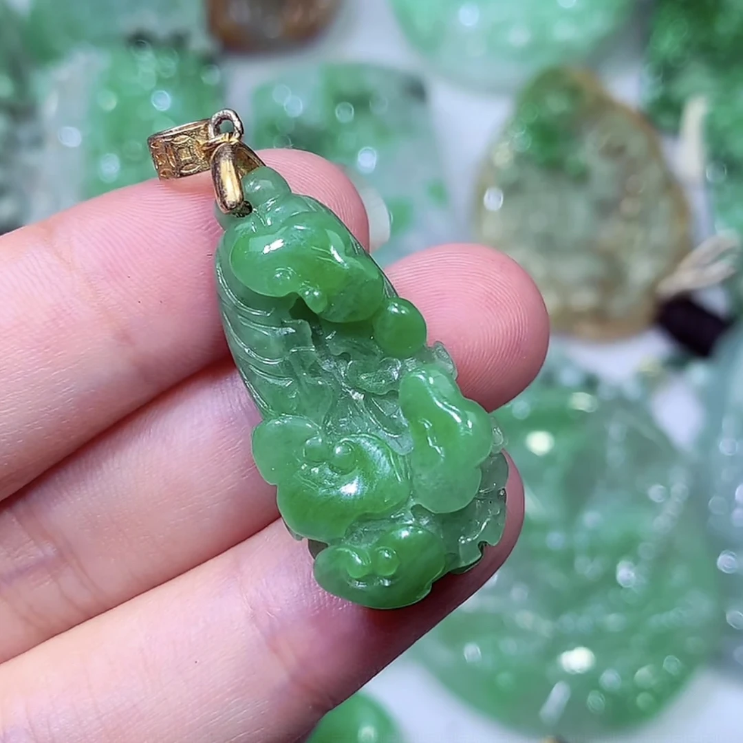 缅甸天然A货翡翠满绿白菜吊坠