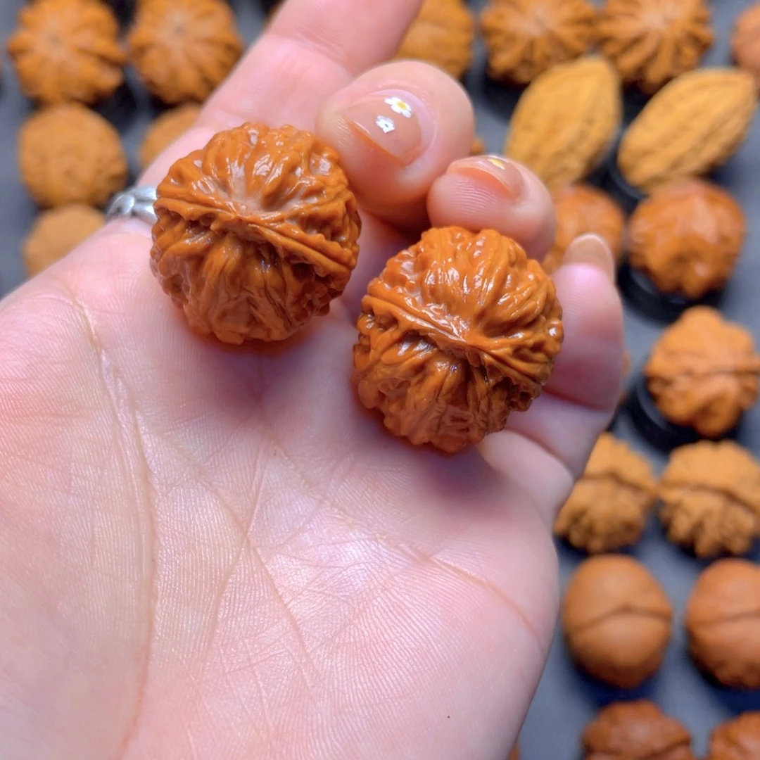 核桃文玩把件小红莲