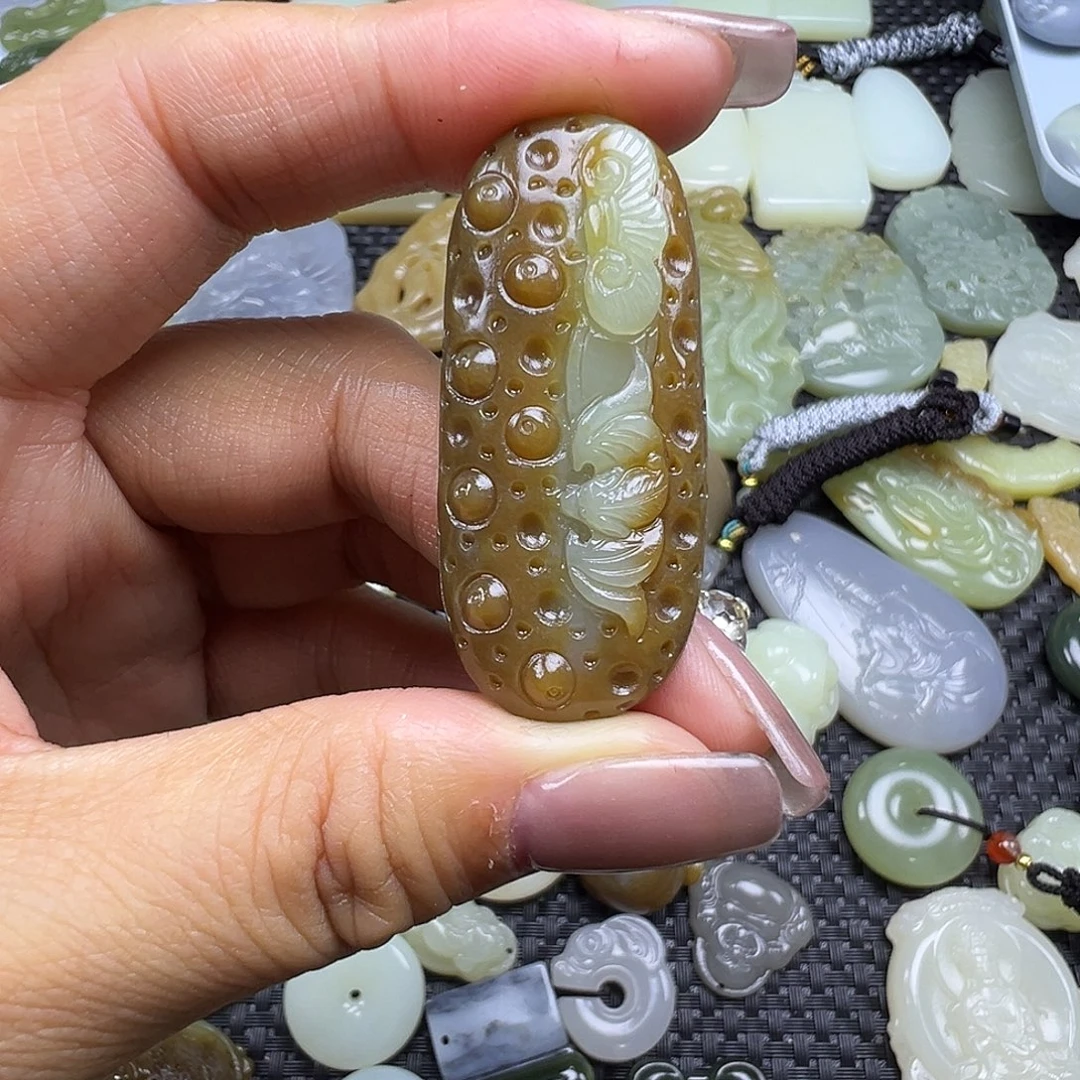 和田玉未镶嵌颈饰卡45.3