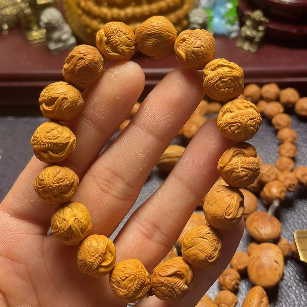 龙纹桃核雕刻瑕疵毒液