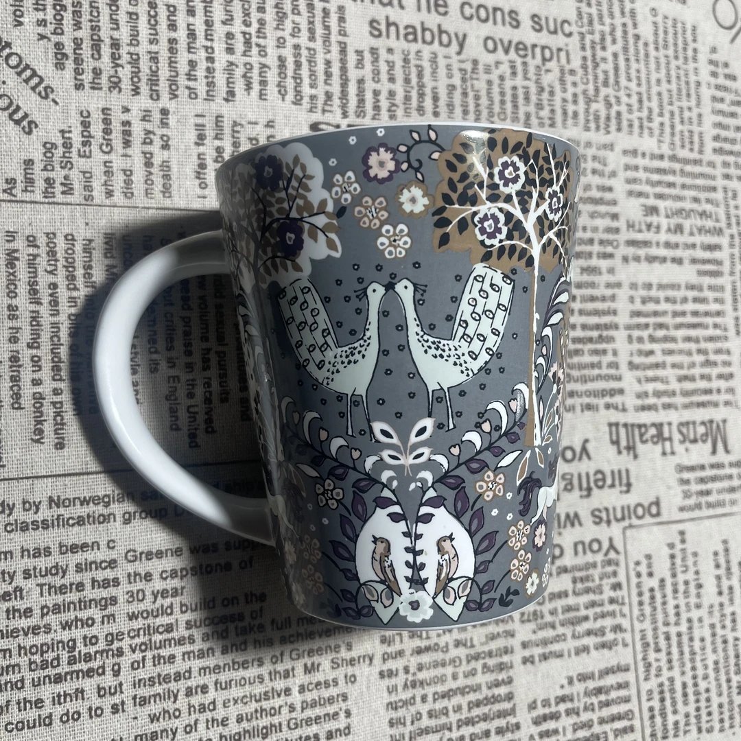 林间鹊舞手把杯个性油画风创意搞怪线条涂鸦