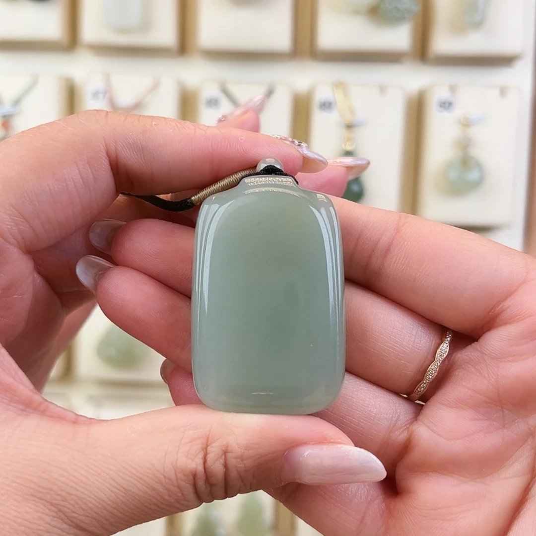 M***煬和田玉未镶嵌颈饰