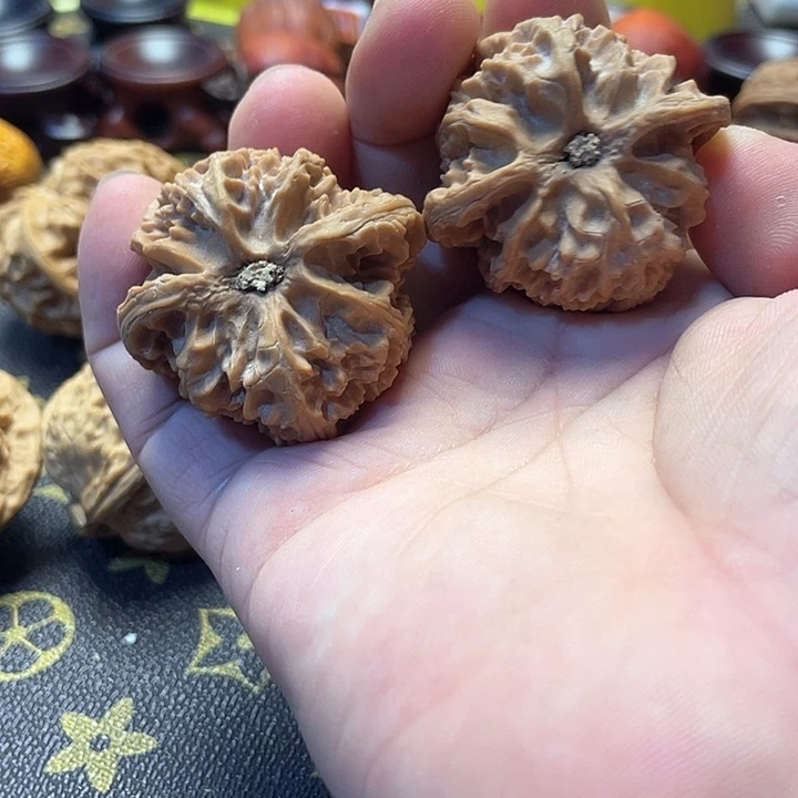 G***t文玩核桃吊坠苹果