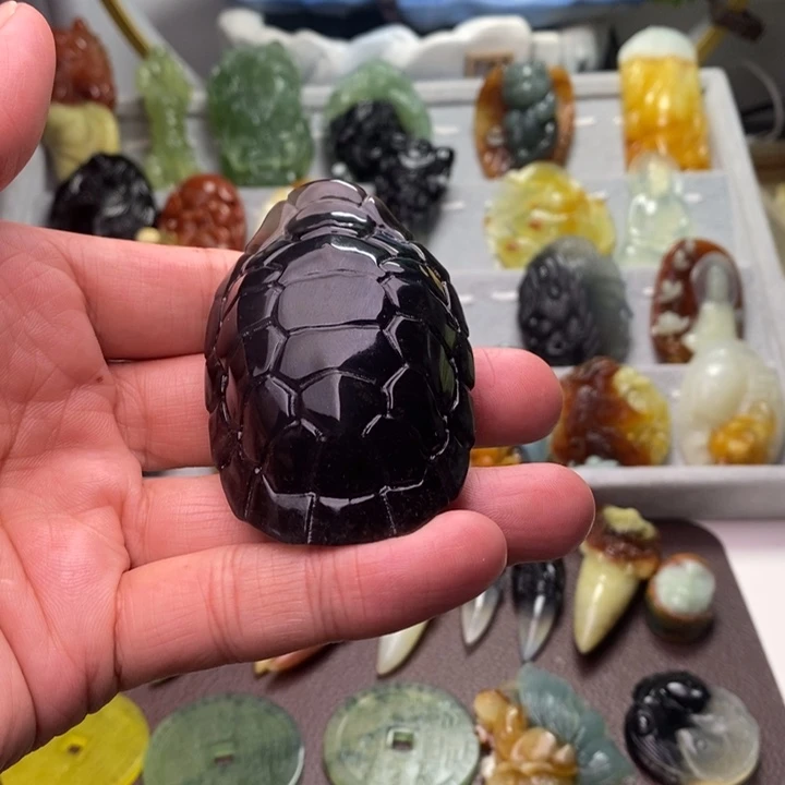 蛇纹石玉未镶嵌颈饰万*