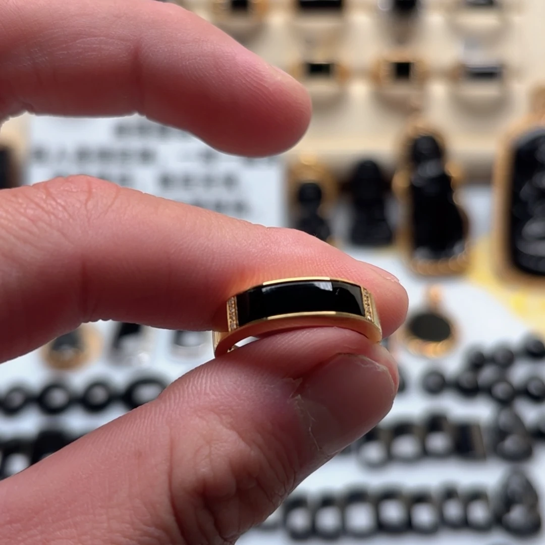 翡翠18K金镶嵌戒指