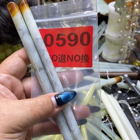 -***瘋未镶嵌蛇纹石玉发簪