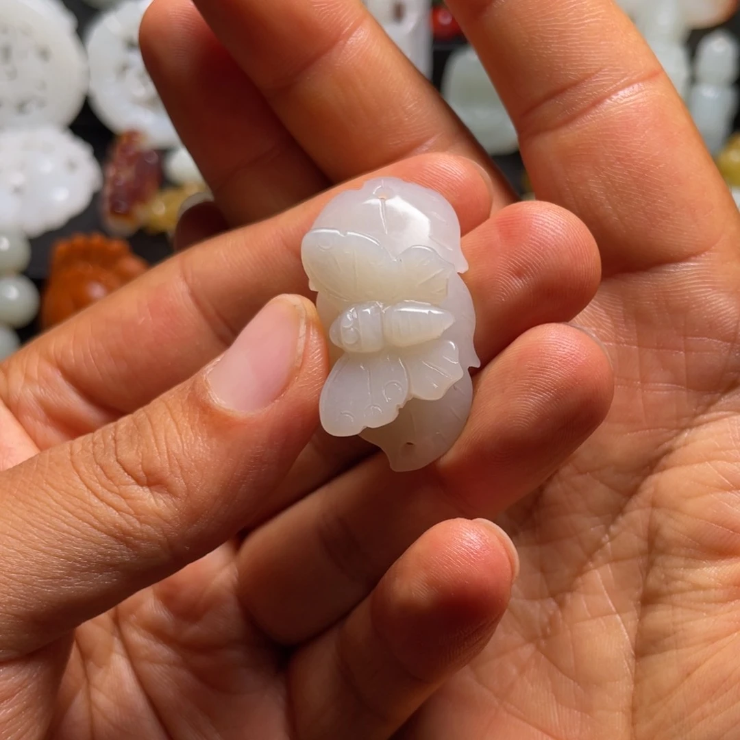 和田玉未镶嵌挂件财***娘