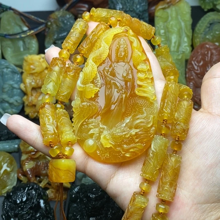 者***诚蛇纹石玉未镶嵌颈饰