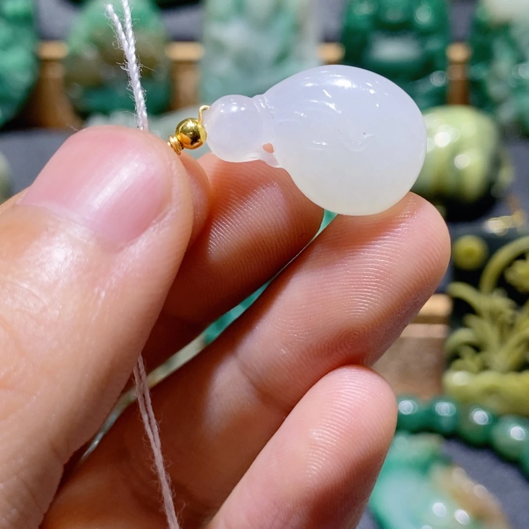 独山玉未镶嵌吊坠