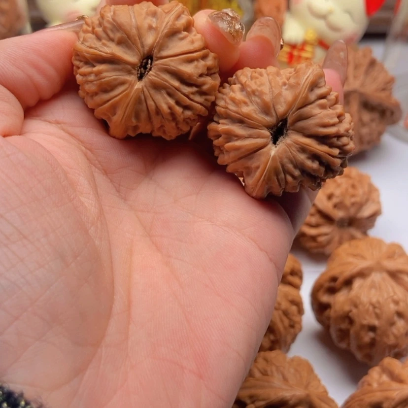 【闪购商品】把件文玩核桃刨****儿一抹红35